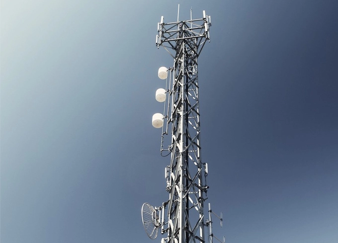 Torre de acero angular