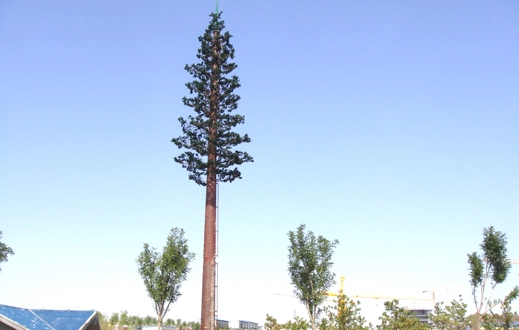 ¿Cómo las torres monopolo de camuflaje mezclan la tecnología con el medio ambiente?