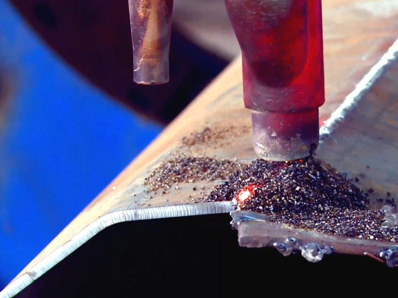 Polos de acero de potencia